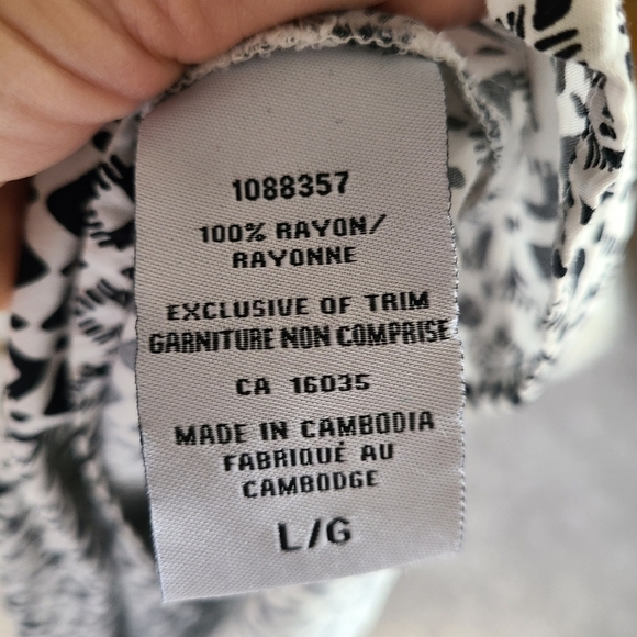 NICOLE MILLER Black & White Sleeveless V neck Top Size Large - Picture 5 of 5